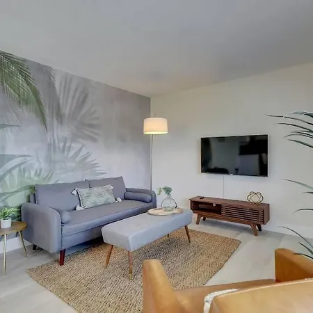 Beachy&Boho Apt For 6 People With Kitchen And Pool